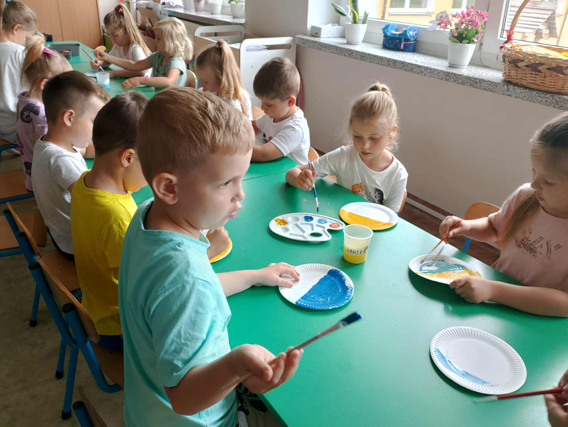 Wykonywanie prac manualnych przez przedszkolaków