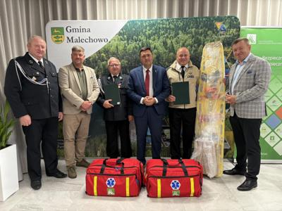 Przekazanie zestawu ratownictwa przedlekarskiego jednostkom Ochotniczej Straży Pożarnej w Pękaninie oraz Postominie.