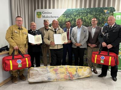 Przekazanie zestawu ratownictwa przedlekarskiego jednostkom Ochotniczej Straży Pożarnej w Pękaninie oraz Postominie.