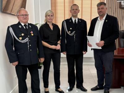 Podpisanie umowy nazakup samochodu ratowniczo - gaśniczego dla OSP Pękanino