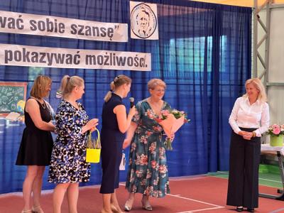 Życzenia od pracowników szkoły.