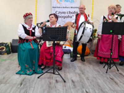 Zespół ludowy biorący udział w konkursie