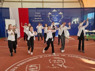 Występ taneczny uczniów klasy IV i V