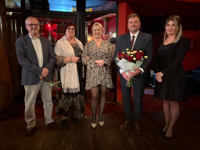 Seniorzy Na obchodach Gminnego Dnia Seniora.