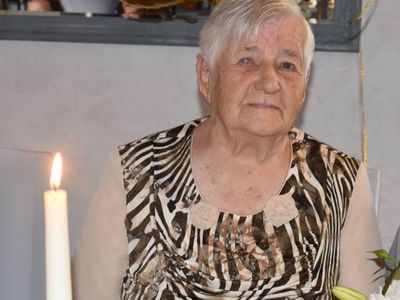Zdjęcie przedstawia Jubilatkę Zofię Galek z Malechowa, której historia opisana jest w artykule. 