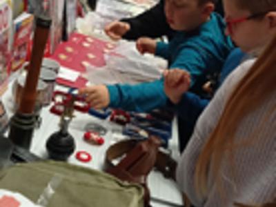 Klasa III SP z Malechowa w trakcie lekcji o patriotyzmie i niepodległości