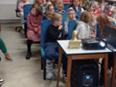 Klasa I SP z Malechowa w trakcie lekcji o patriotyzmie i niepodległości