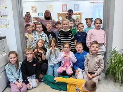 Klasa I SP z Malechowa w trakcie lekcji o patriotyzmie i niepodległości