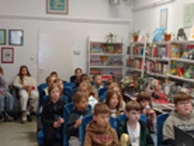 Klasa III SP z Malechowa w trakcie lekcji o patriotyzmie i niepodległości