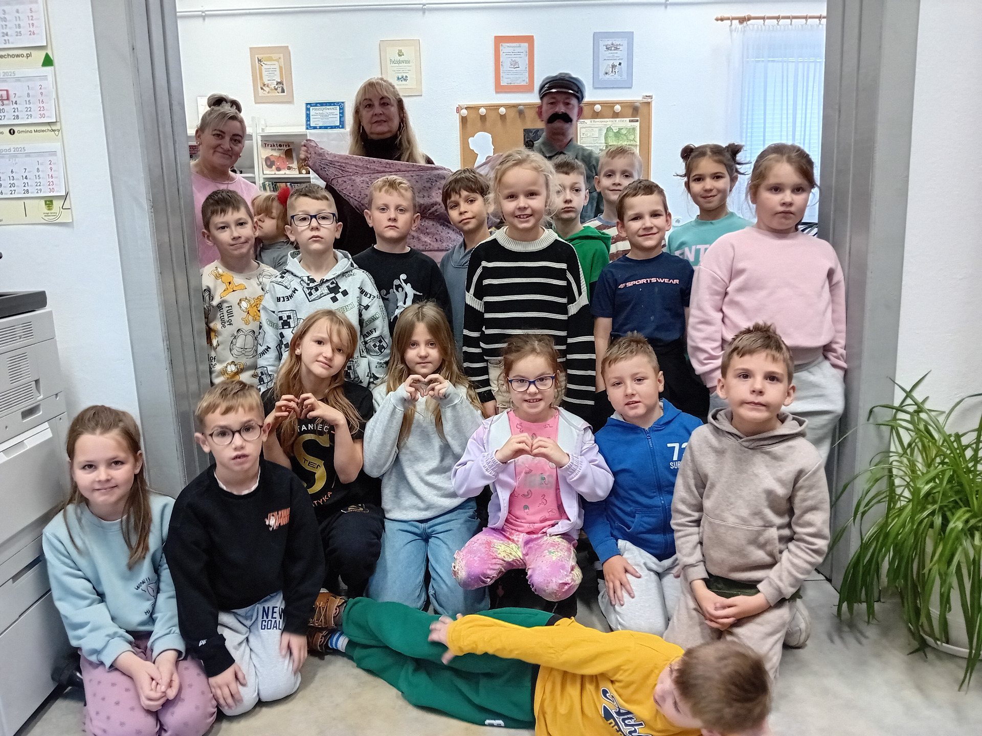 Klasa I SP z Malechowa w trakcie lekcji o patriotyzmie i niepodległości