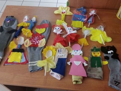 Zdjęcie przedstawia pacynki wykonane przez wychowanków Placówki Wsparcia Dziennego w Laskach.