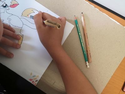 Zdjęcie przedstawia pracę plastyczną wykonywaną przez wychowanka Placówki Wsparcia Dziennego w Pękaninie.