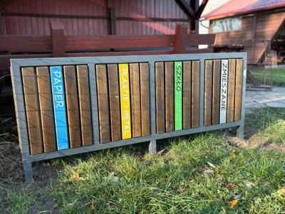 Kosz do segregacji odpadów.