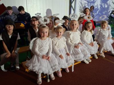 Przeczkolaki przebrane za aniołki