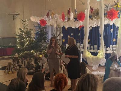 1.	Pani dyrektor i Przewodnicząca Rady Rodziców dziękują zebranym za przybycie