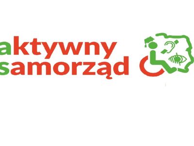 Zdjęcie przedstawia grafikę programu Aktywny Samorząd z mapą i osobą niepełnosprawną na wózku inwalidzkim.