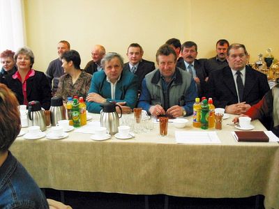 Zdjęcie przedstawia sołtysów Gminy Malechowo podczas Sesji Rady Gminy Malechowo w 2003 r.