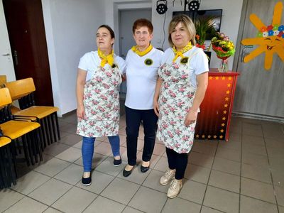 Nowe członkinie KGW Niemica wraz z przewodniczącą Ewą Giś. 