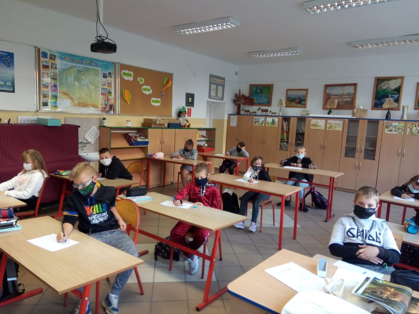 Klasa IV bierze udział w konkursie o krajach anglojęzycznych w SP Lejkowo.