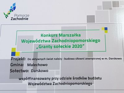 Tablica informacyjna na temat współfinansowania projektu ze środków Województwa Zachodniopomorskiego. 
