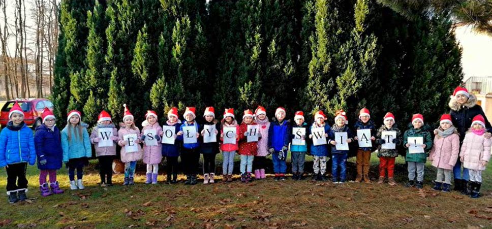Grupa Pracowitych Jeżyków z życzeniami Wesołych Świąt.