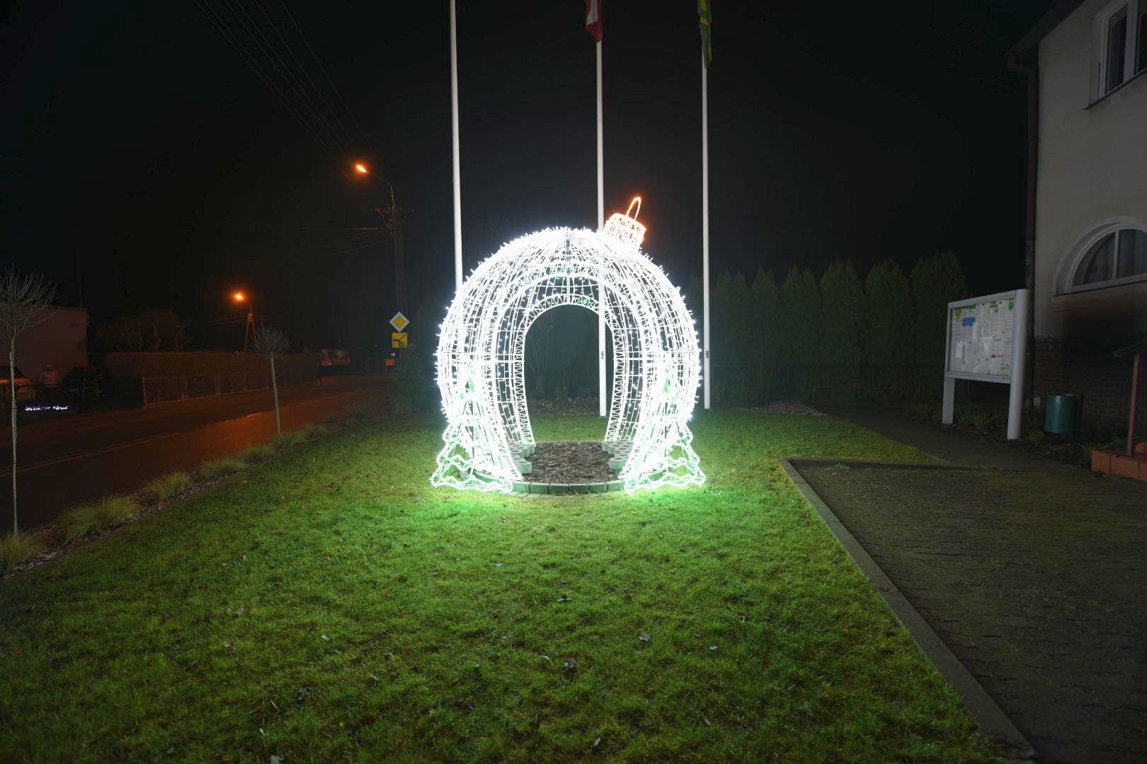 W tym roku Gmina Malechowo zakupiła piękną ozdobę 3D - bombkę.