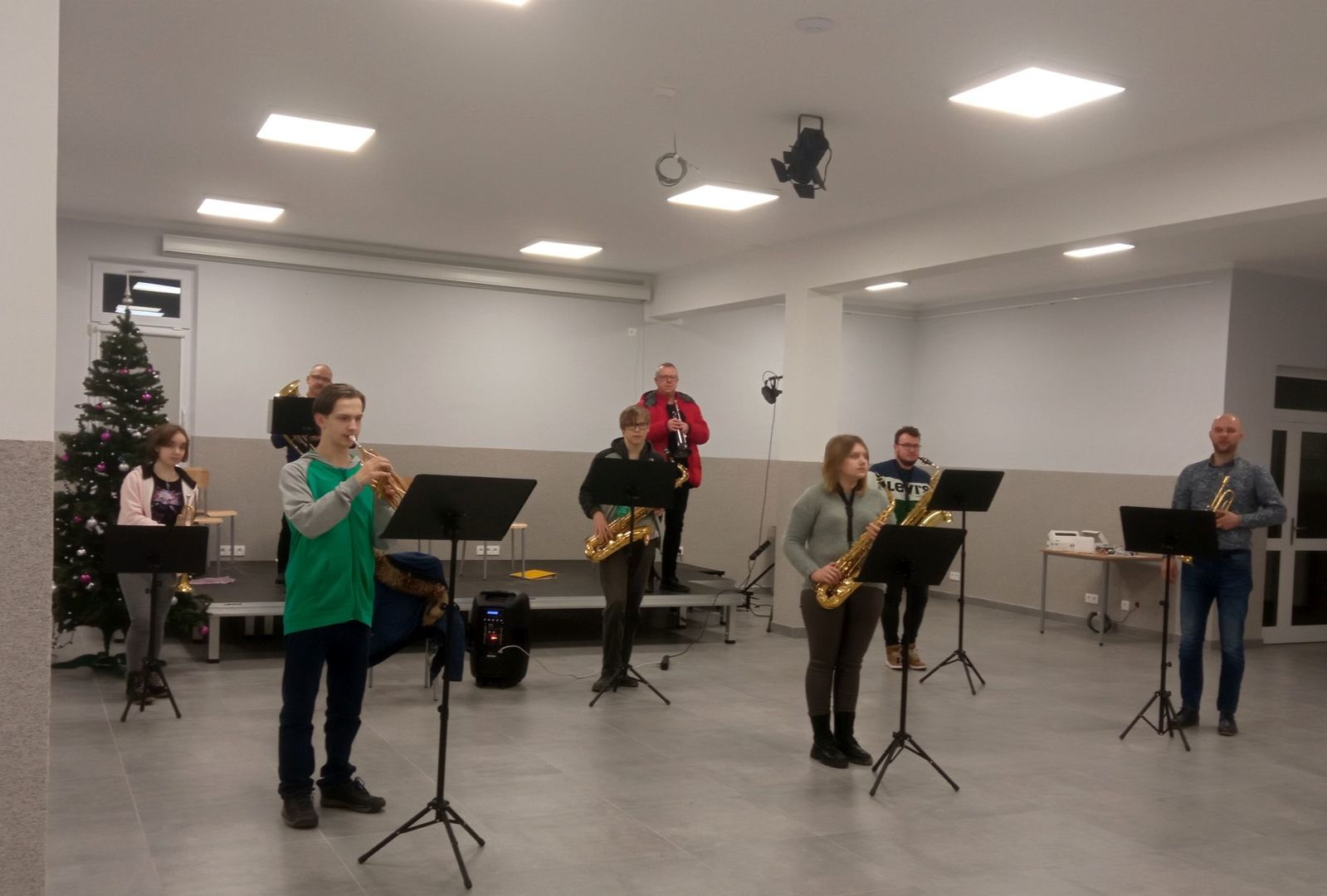 Orkiestra z Malechowa podczas próby w Świetlicy Kultury w Malechowie. 