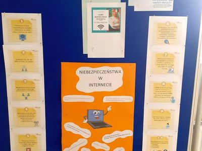 Gazetka szkolna dotycząca bezpieczeństwa w internecie.