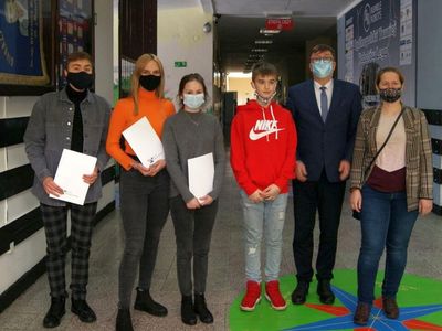 Nagrodzeni stypendyści z Zespołu Szkolno - Przedszkolnego w Malechowie.
