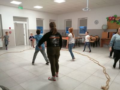  Zajęcia gimnastyczne dzieci z Placówki Wsparcia Dziennego w Kusicach.