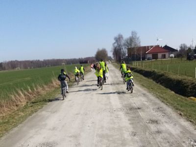 Rowerzyści z Karwic jadą na pizzę do Malechowa.