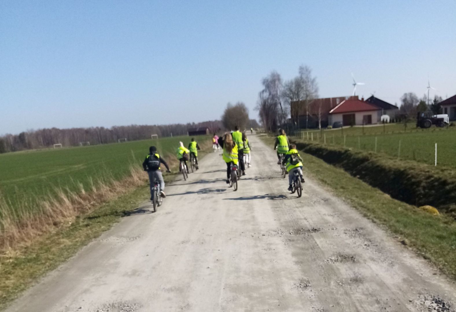 Rowerzyści z Karwic jadą na pizzę do Malechowa.