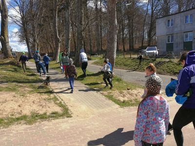 Dzieci z Placówki Wsparcia Dziennego w Kusicach szykujące się do sprzątania swojej wsi.