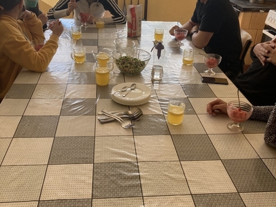 Dzieci w trakcie zajęć kulinarnych PWD Święcianowo.