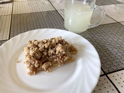 Ciasto z jabłkami i owsianą kruszonką oraz Lemoniada wykonana przez dzieci z Placówki Wsparcia Dziennego w Święcianowie.