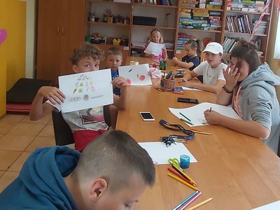 Dzieci z Placówki Wsparcia Dziennego w Podgórkach podczas zajęć profilaktycznych.