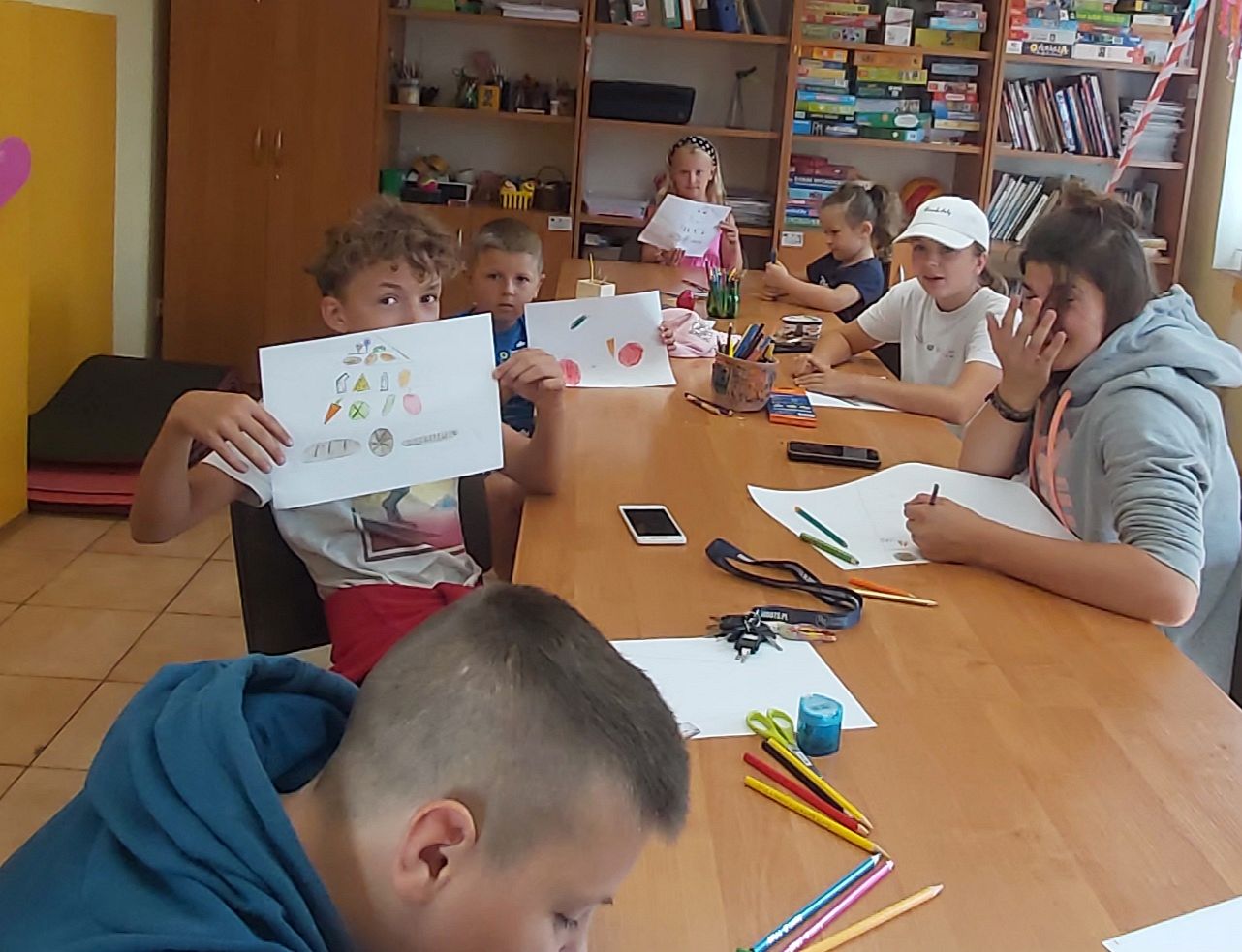 Dzieci z Placówki Wsparcia Dziennego w Podgórkach podczas zajęć profilaktycznych.