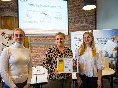 Przedstawicielki KGW Malechówko z otrzymanym dyplomem gratulacyjnym.