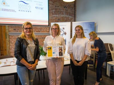 Przedstawicielki sołectwa Gorzyca wra z Przewodniczącą KGW Malechówko z otrzymanym dyplomem gratulacyjnym. 