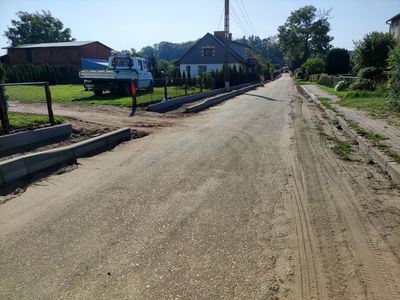 Remontowana droga w Żegocinie.