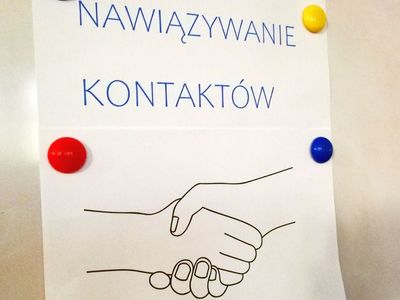 Plakat zachęcający do nawiązywania kontaktów.