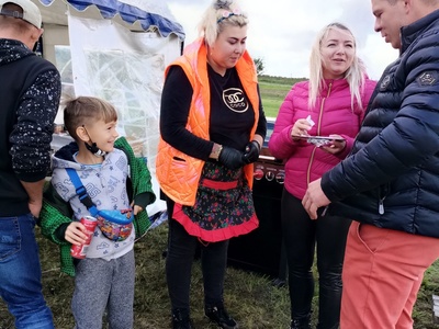 Osoby uczestniczące w festynie rodzinnym "Szczepimy się z KGW Kusice".