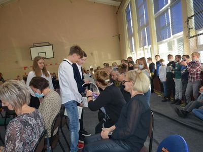 Samorząd Uczniowski dziękuje nauczycielom i pracownikom Szkoły Podstawowej im. Noblistów Polskich w Niemicy. 