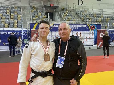 Grzegorz Babirecki po walce z trenerem Andrzejem Adamskim.