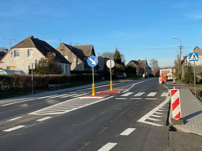 Nowe przejście dla pieszych z azylem w Malechowie. 