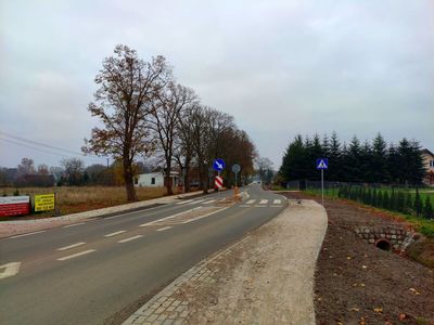 Wyremontowany odcinek drogi oraz nowe chodniki w Ostrowcu. 