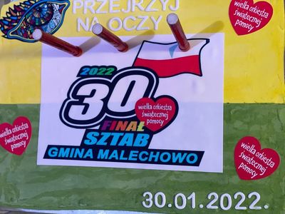 Jubileuszowy tort zasponsorowany przez pracowników Placówek Wsparcia Dziennego z napisem "30. Finał WOŚP - Sztab Gmina Malechowo" w kolorze herbu gminy: żółto - zielonym. 