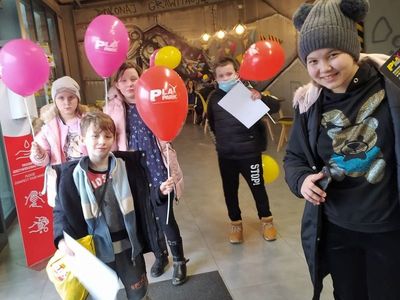 Dzieci z Placówki Wsparcia Dziennego z Lasek w Parku Trampolin w Koszalinie.