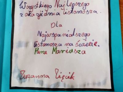 Życzenia napisane dla listonosza przez wychowankę z Placówki Wsparcia Dziennego z Lasek.
