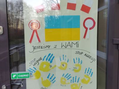 Plakat wykonany przez dzieci z Placówki Wsparcia Dziennego w Kosierzewie.